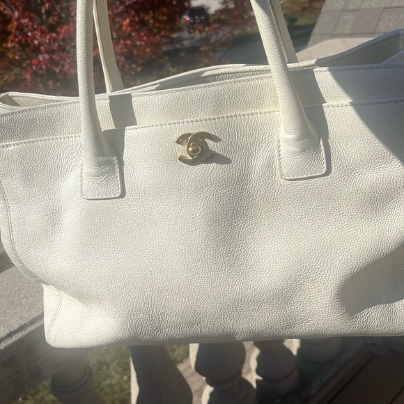 Chanel tote - Picture 12 of 12